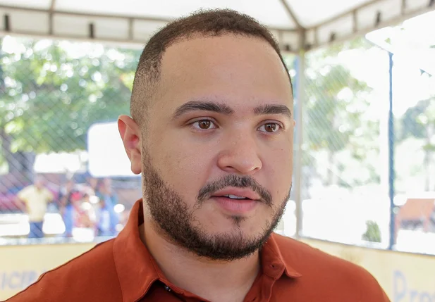 Juca Alves, diretor de asfaltamento da ETURB