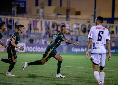 Leandro Amorim marcou o gol de empate do Altos