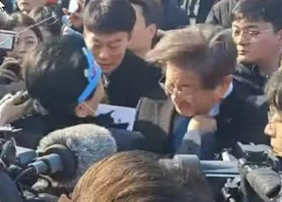 Lee Jae-myung, líder da oposição na Coreia do Sul, é esfaqueado no pescoço