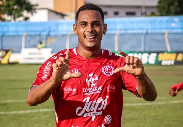 Luiz Eduardo foi o autor do único gol da partida