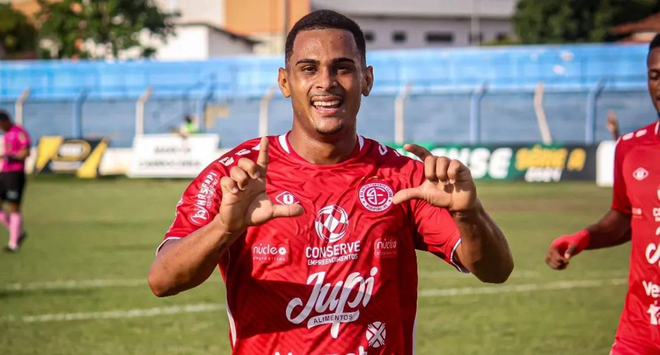 Luiz Eduardo foi o autor do único gol da partida
