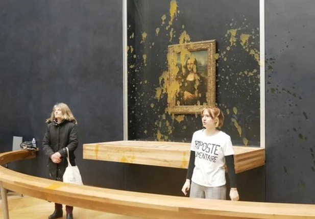 Manifestantes jogaram sopa na Mona Lisa