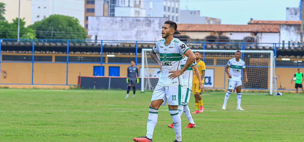 Matheus Lima, atacante do Altos