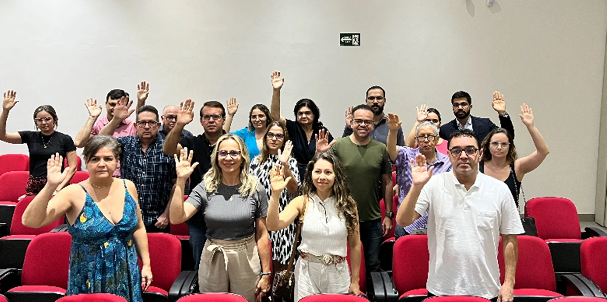 Médicos votam por greve durante assembleia no Simepi