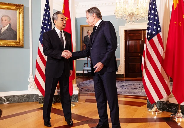 Ministro das Relações Exteriores da China, Wang Yi, se reuniu com o secretário de estado dos EUA, Antony Blinken