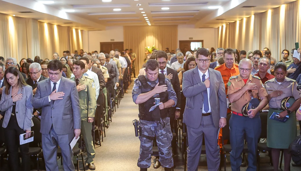 Momento de oração durante solenidade em alusão aos 55 anos do Gabinete Militar