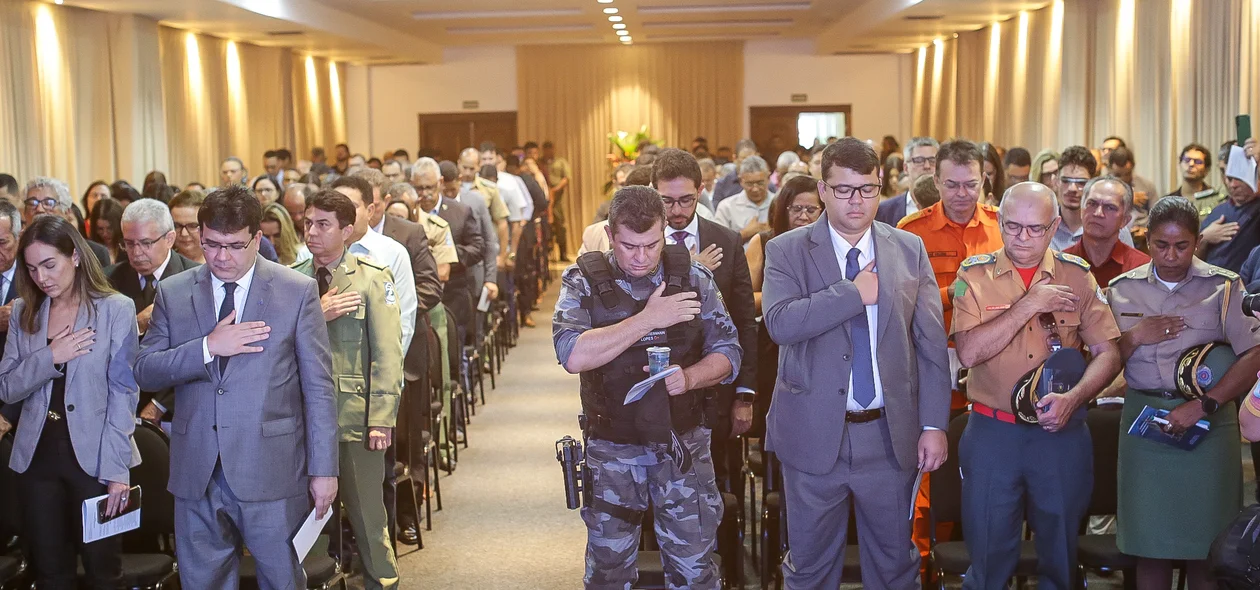 Momento de oração durante solenidade em alusão aos 55 anos do Gabinete Militar
