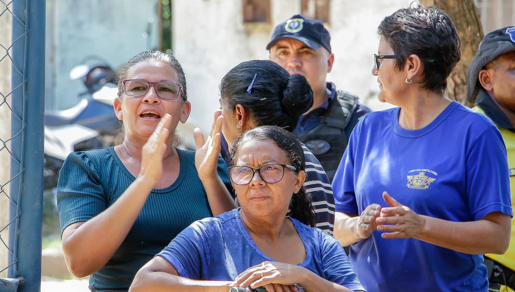 Moradores da região durante a solenidade