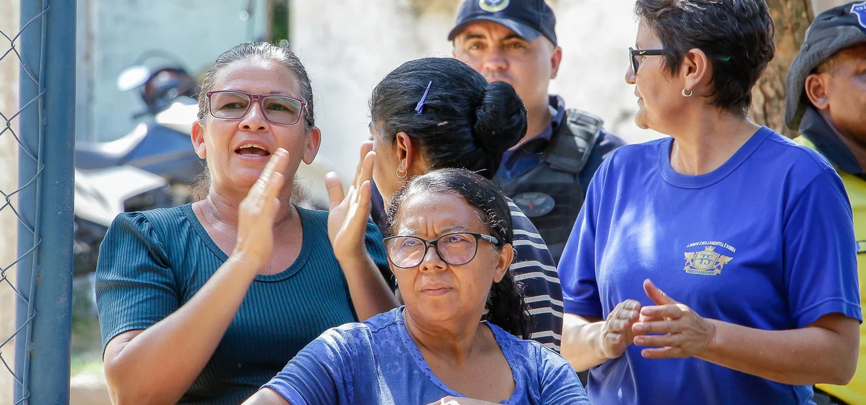 Moradores da região durante a solenidade
