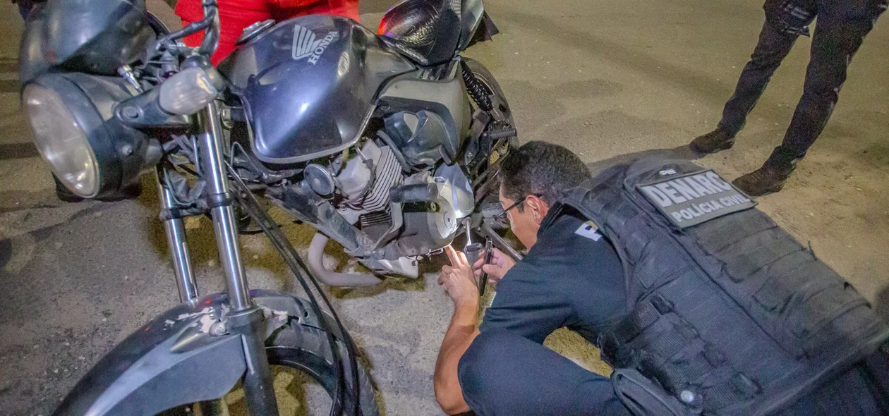 Motocicleta adulterada é apreendida em blitzen em Teresina