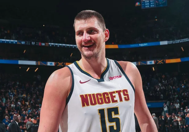 Nikola Jokic foi o destaque da partida ao garantir a vitória do Nuggets