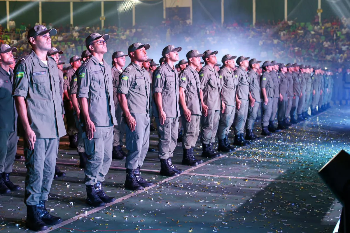 Governador Rafael Fonteles forma 322 soldados da Polícia Militar do Piauí -  GP1