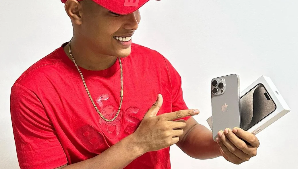 O influencer é bastante conehcido nas redes sociais
