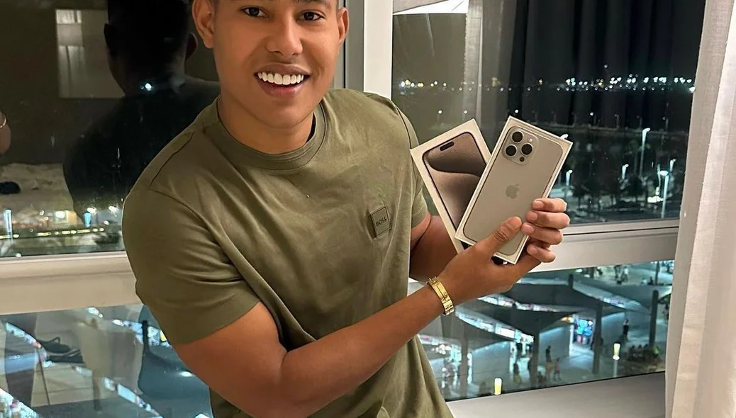 O influencer esbanjava celulares caros