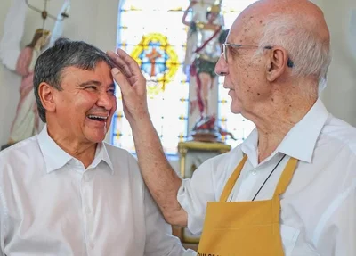 O ministro Wellington Dias junto ao padre Julio Lancellotti