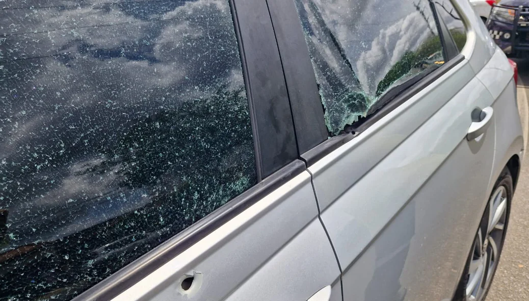 O motorista do carro e o ocupante têm antecedentes criminais