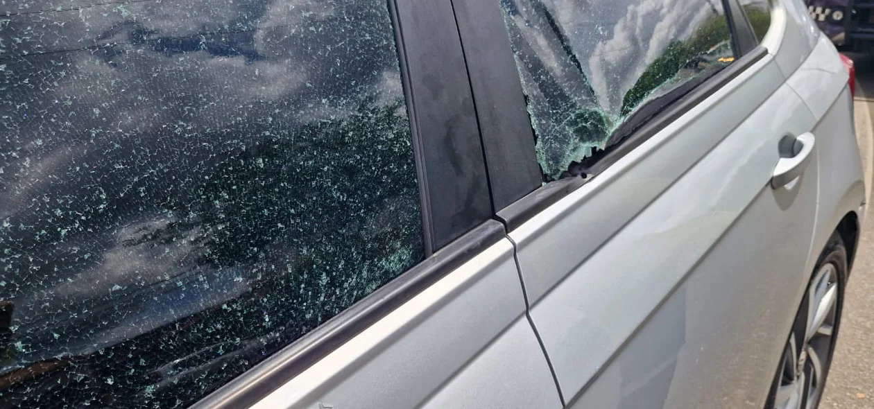 O motorista do carro e o ocupante têm antecedentes criminais