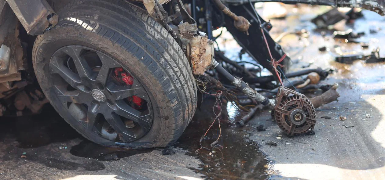 Peças destruídas do carro