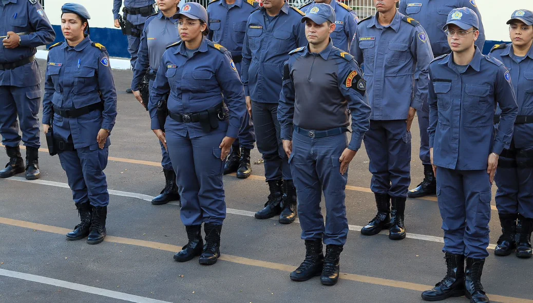 Policiais do 11º Batalhão durante passagem de comando