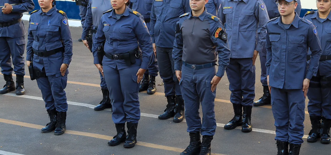 Policiais do 11º Batalhão durante passagem de comando