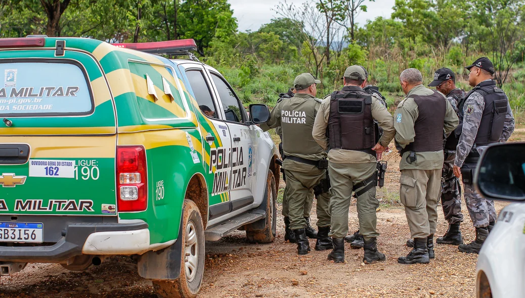 Policiais Militares no local