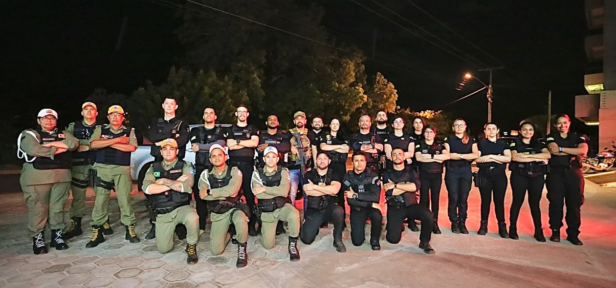 Policiais que participaram da Operação Picos