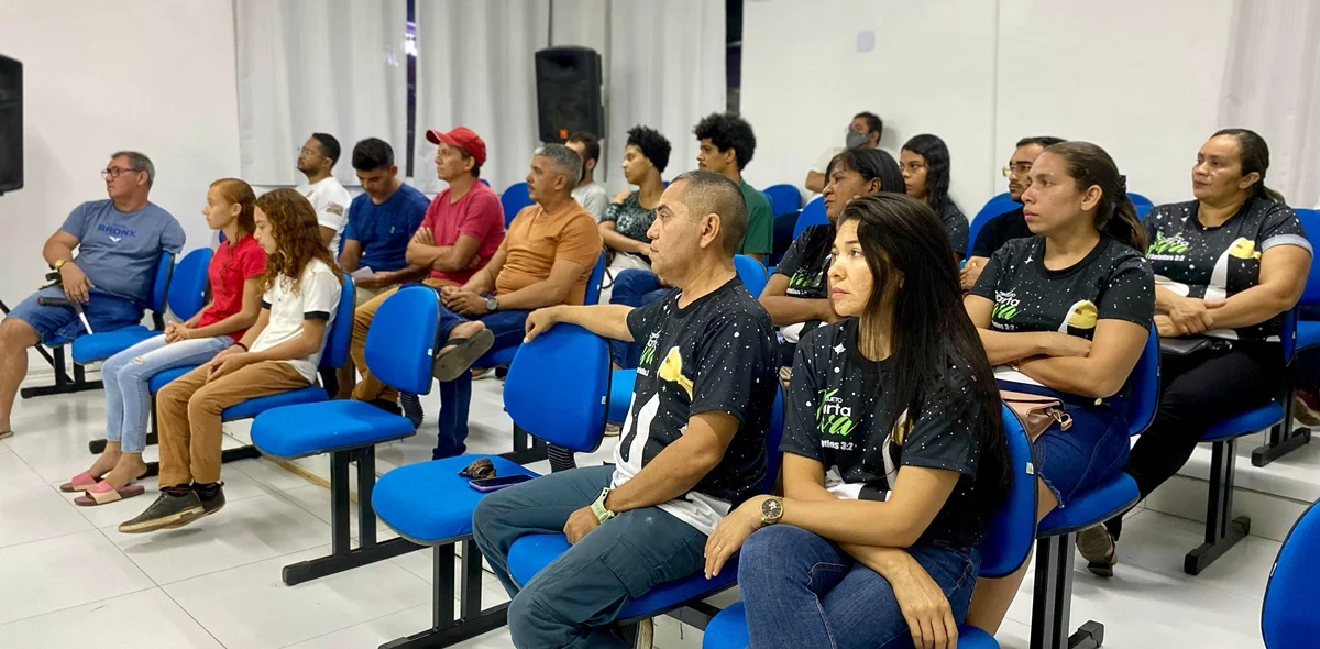 População local durante a reunião em Esperantina