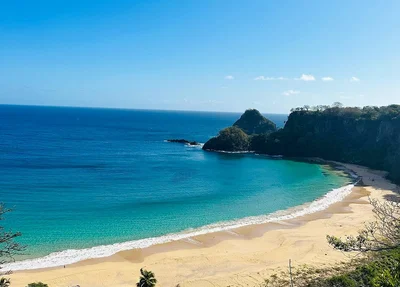 Praia do Sancho, em Fernando de Noronha