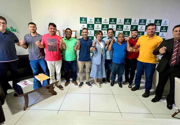 Prefeita Ivanária Sampaio e secretários municipais