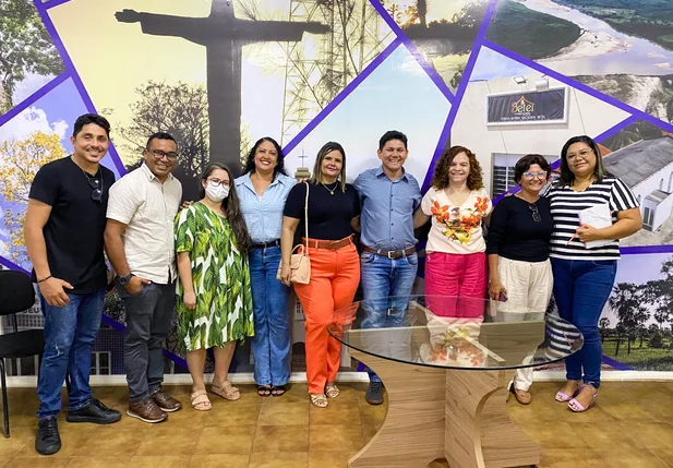 Prefeito Veim da Fetraf, secretária da educação e equipe da PAFOR