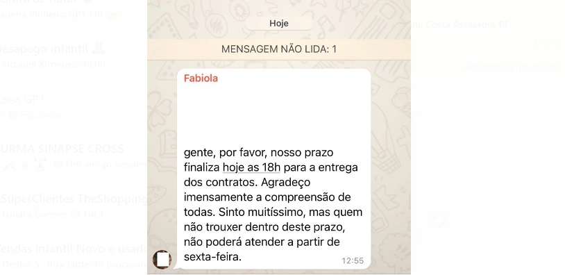 Proprietária cobrando assinatura dos contratos