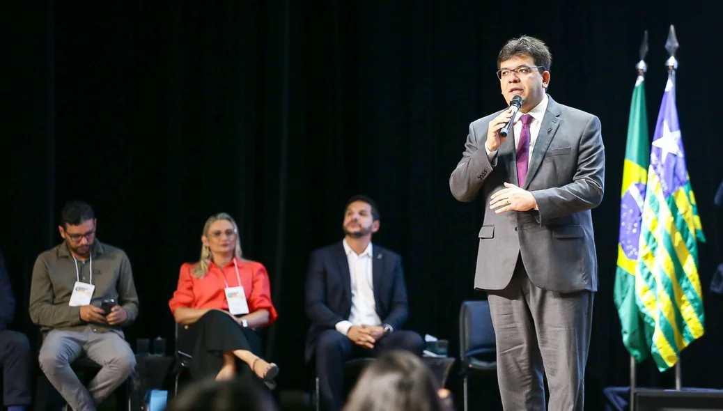 Rafael Fonteles durante discurso no evento