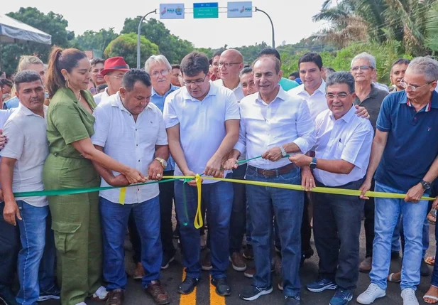 Rafael Fonteles entrega recuperação de rodovia no Norte do Piauí