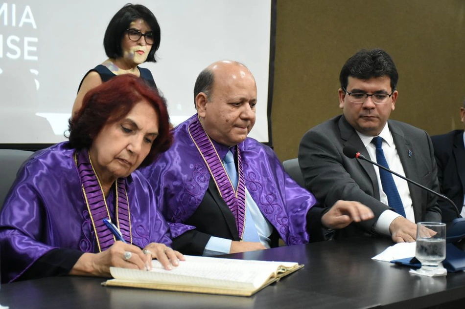 Rafael Fonteles participa da posse de Fides Angélica na Academia Piauiense de Letras