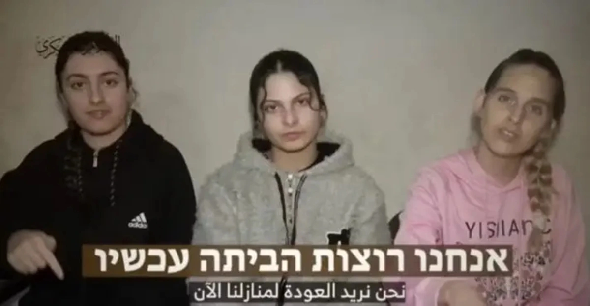 Reféns em vídeo do Hamas foram identificadas Karina Ariev, Daniella Gilboa e Doron Steinbrecher.