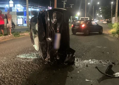 Renault Kwid virou após bater em traseira de carro