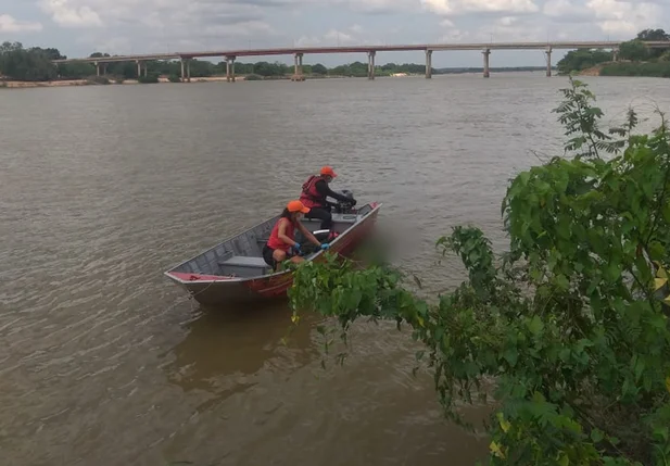Resgate do corpo de Deusimar no Rio Parnaíba