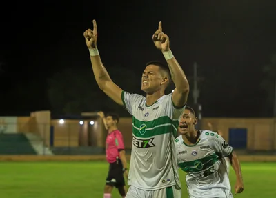 Rhuann comemorando gol nos últimos minutos contra o Picos