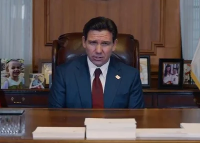 Ron DeSantis durante o anúncio da desistência de candidatura à presidência dos EUA