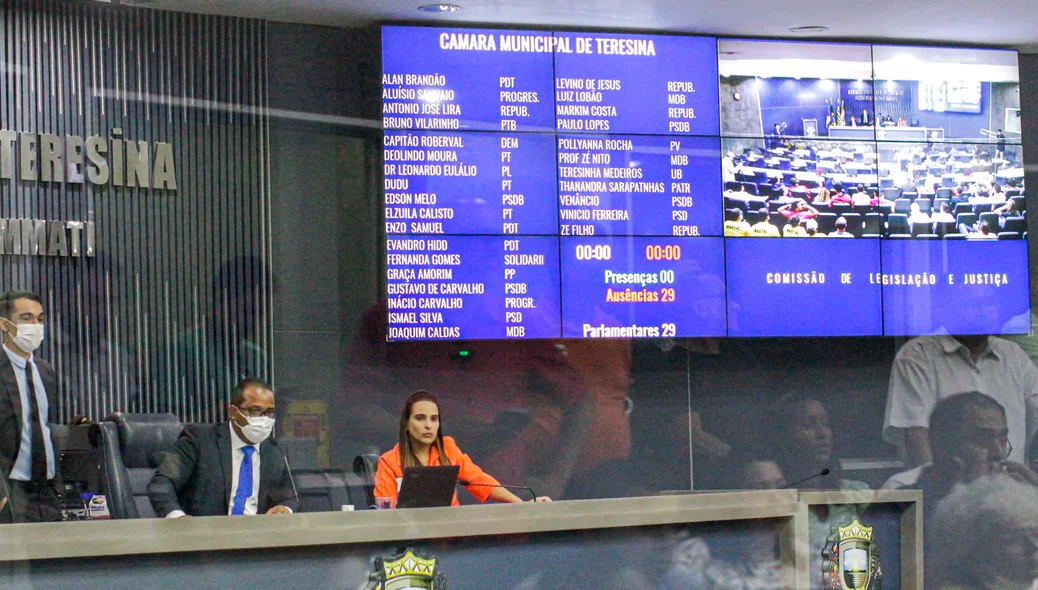 Sessão extraordinária na câmera municipal