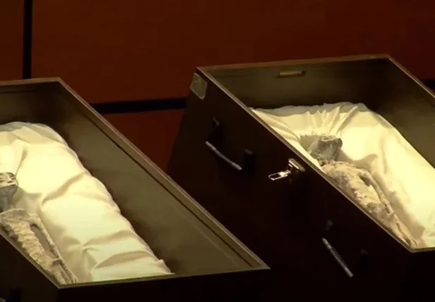 Supostos corpos de extraterrestres foram exibidos no Congresso do México, na terça-feira (12 de setembro), em audiência realizada por deputados para debater fenômenos extraterrestres