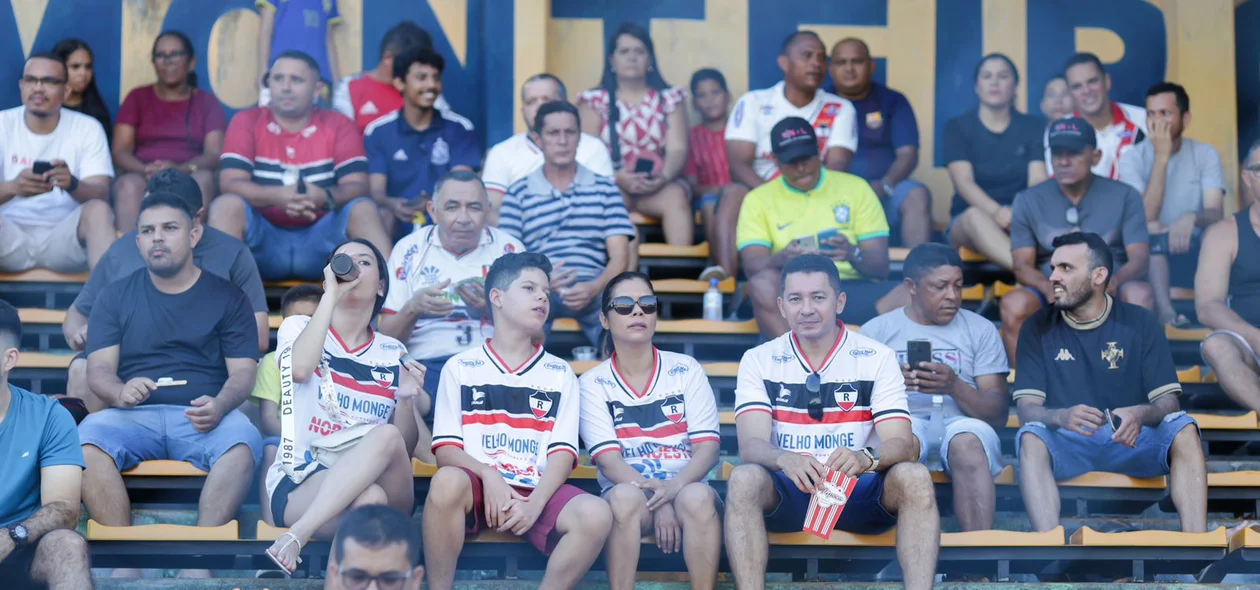 Torcida do River acompanhou o jogo no Lindolfo Monteiro