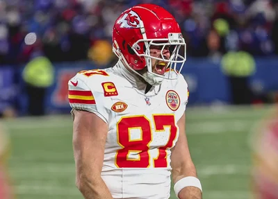 Travis Kelce anotou dois touchdown na vitória do Chiefs