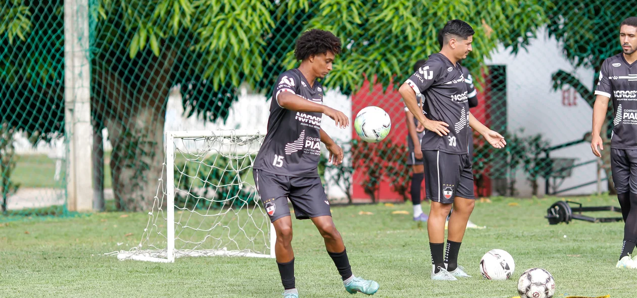 Treino aconteceu no CT do clube