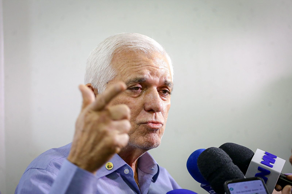 Vice-Governador do Estado Themístocles Filho