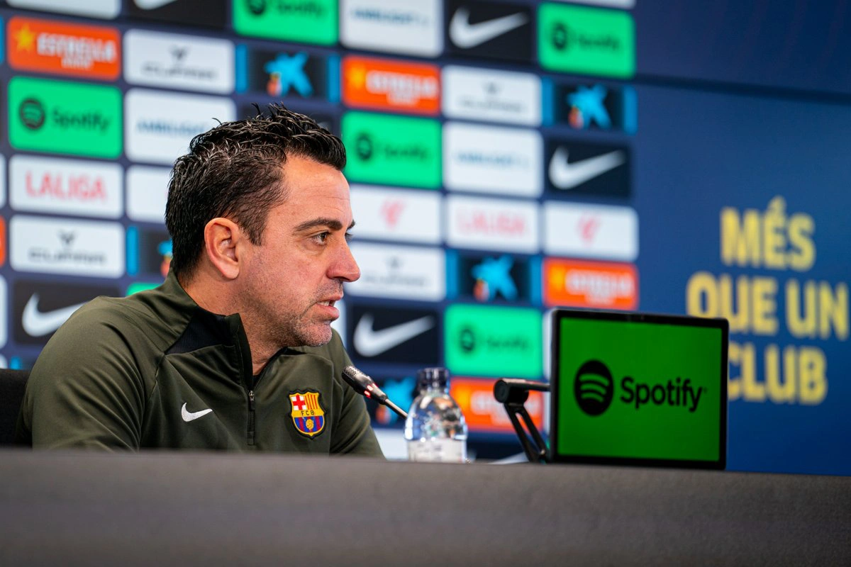 Xavi Hernández em coletiva de imprensa