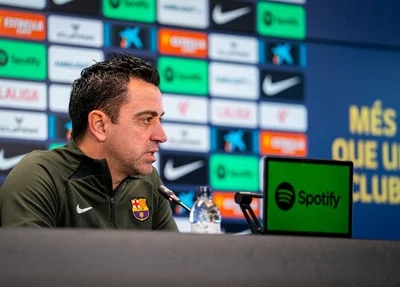 Xavi Hernández em coletiva de imprensa