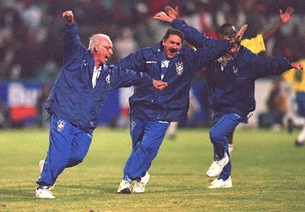 Zagallo e seu famoso "aviãozinho" diante da África do Sul