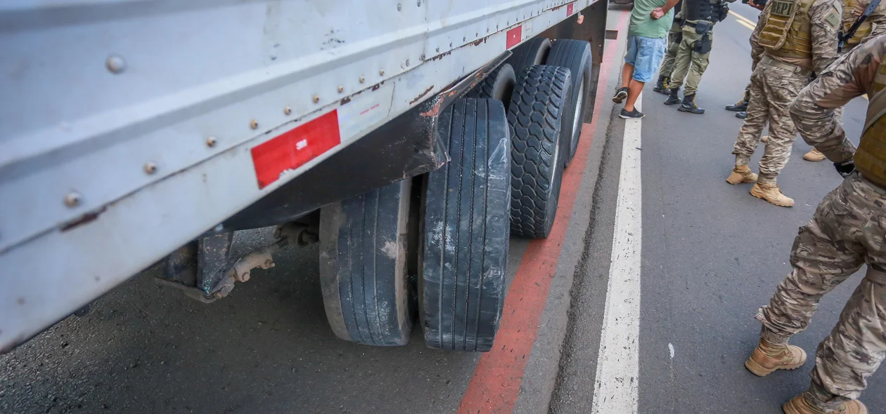Caminhão envolvido em acidente no Rodoanel de Teresina
