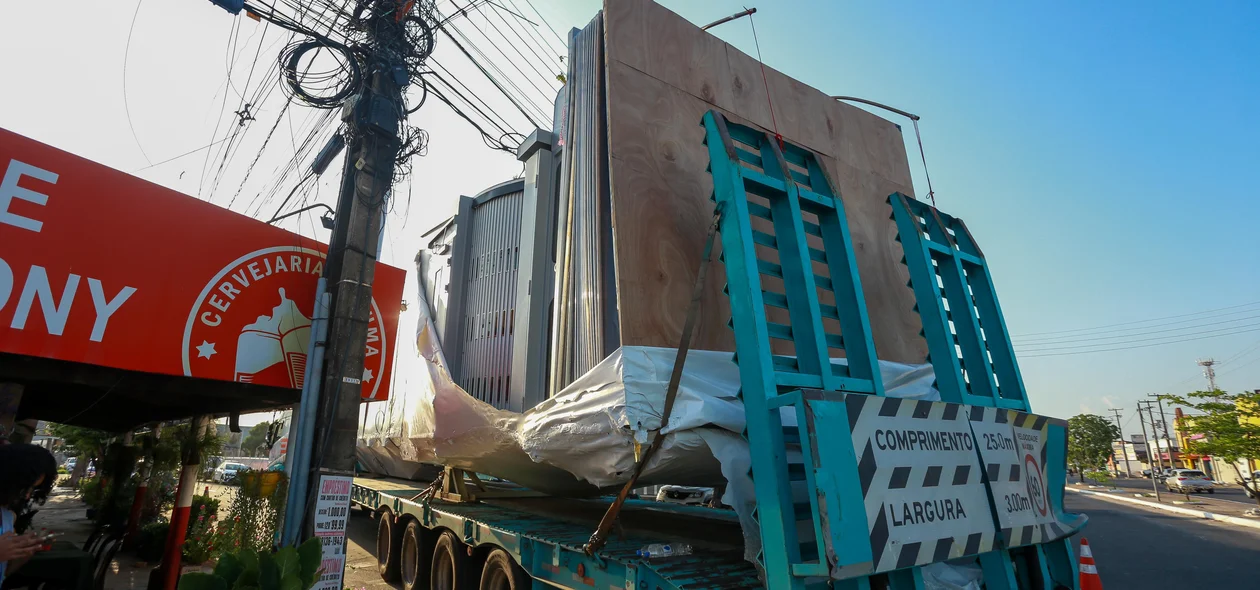 Carga ficou presa nos fios de energia